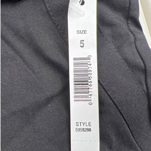 Courtenay Junior SMALL Sz 5 Black Bermuda Dress Shorts w/ Belt Loops Cuffed Hem - Picture 6 of 8